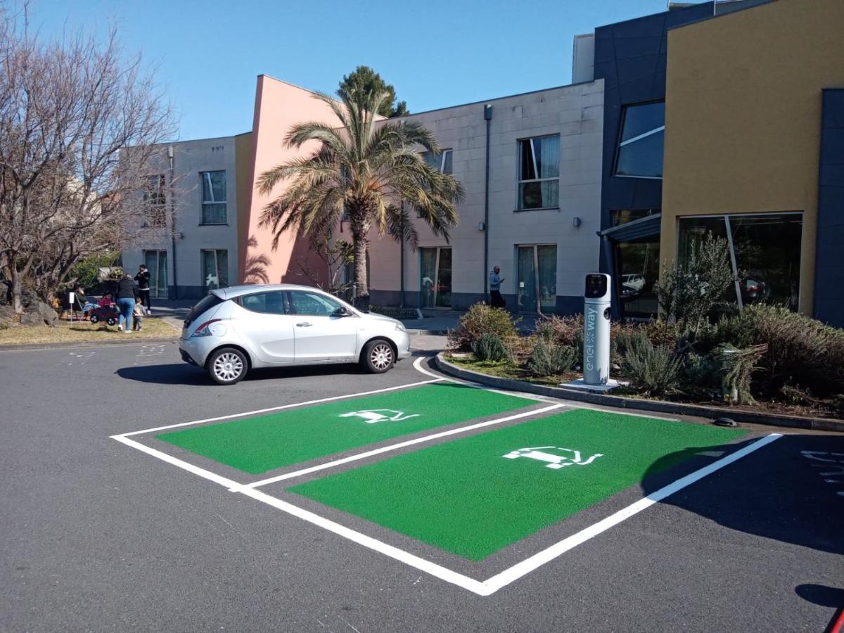 Отель Ibis Styles Catania Ачиреале Экстерьер фото