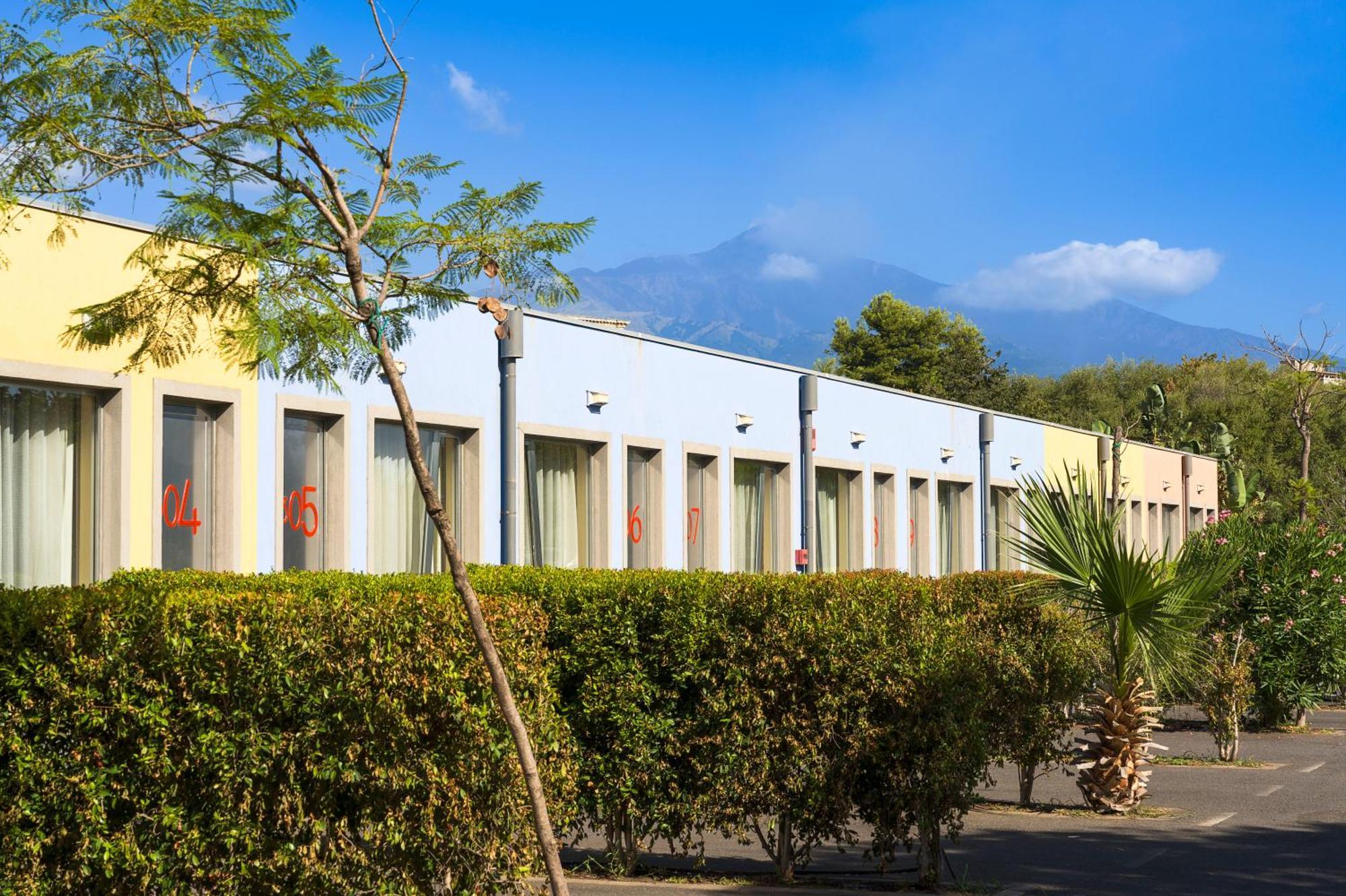 Отель Ibis Styles Catania Ачиреале Экстерьер фото