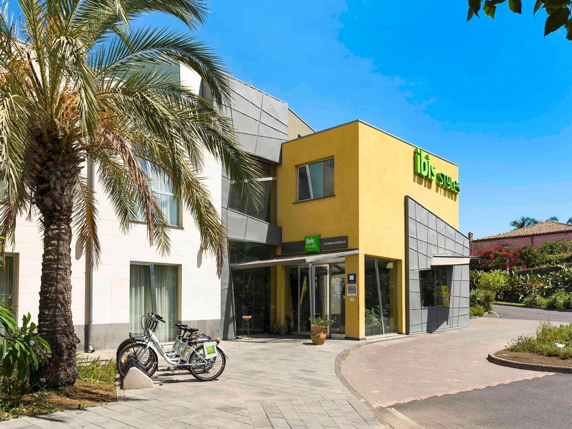 Отель Ibis Styles Catania Ачиреале Экстерьер фото