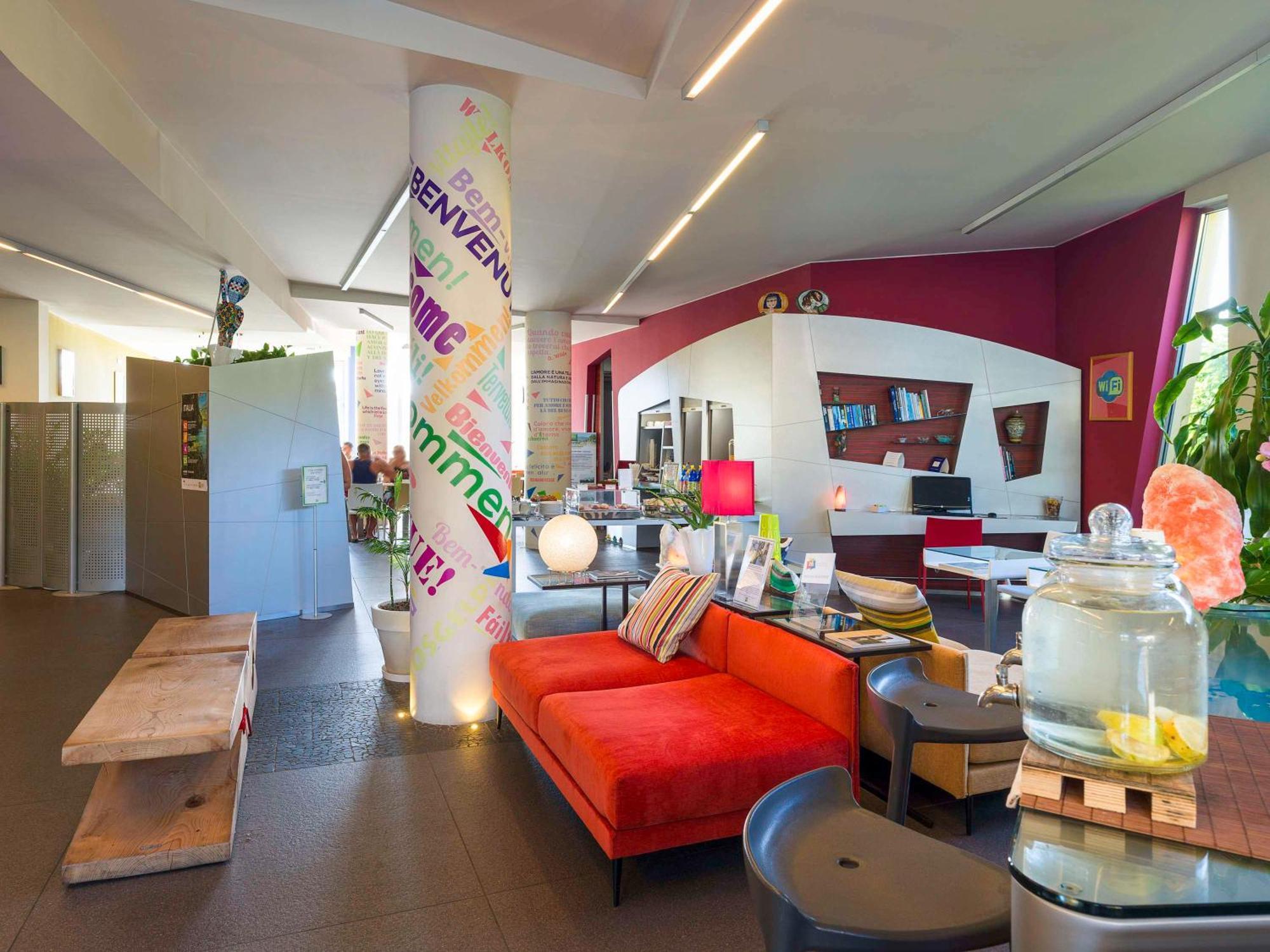 Отель Ibis Styles Catania Ачиреале Экстерьер фото