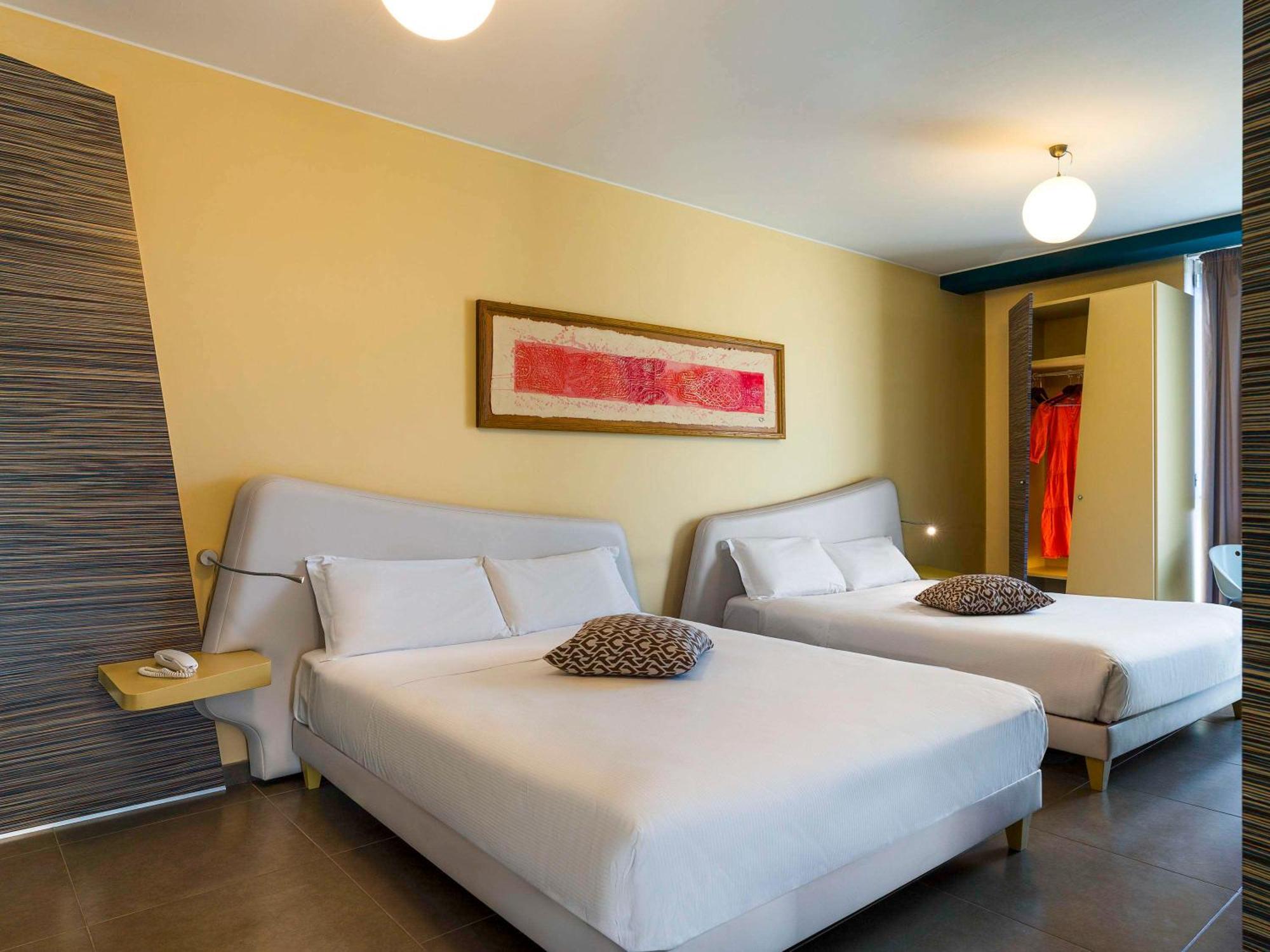 Отель Ibis Styles Catania Ачиреале Экстерьер фото