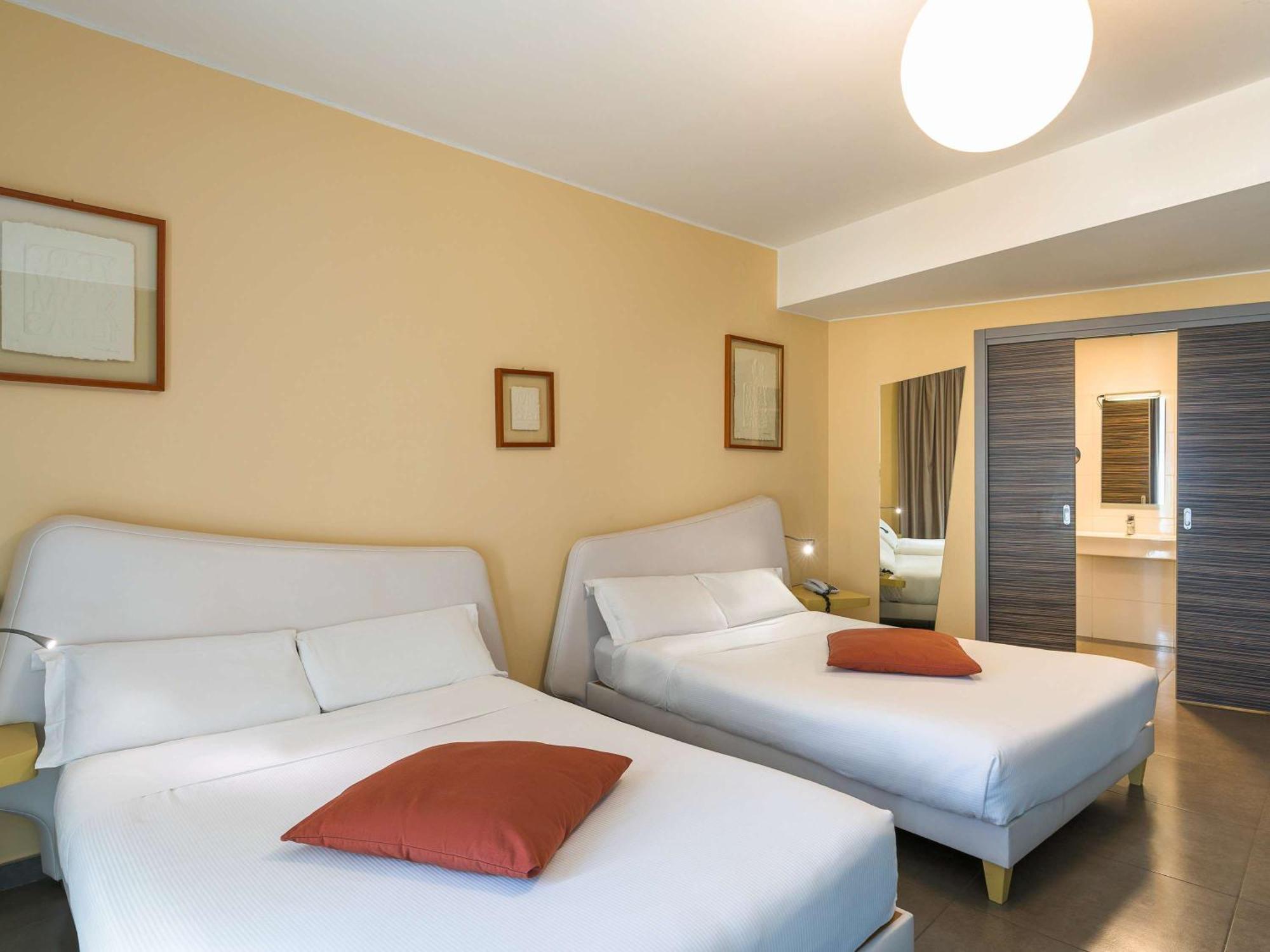 Отель Ibis Styles Catania Ачиреале Экстерьер фото