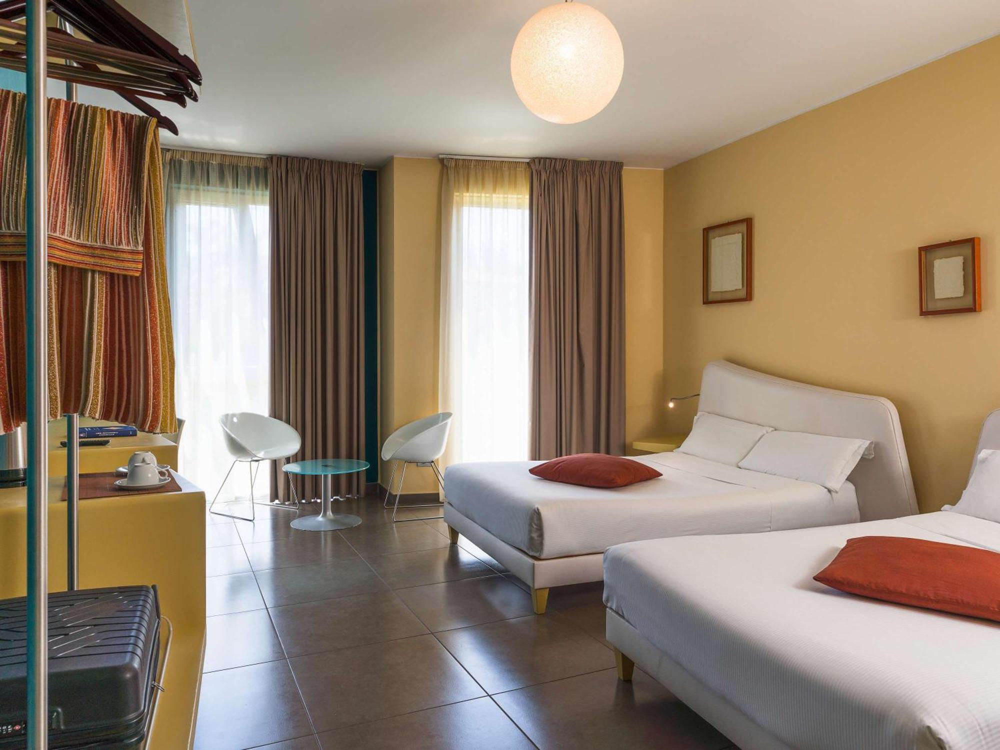 Отель Ibis Styles Catania Ачиреале Экстерьер фото