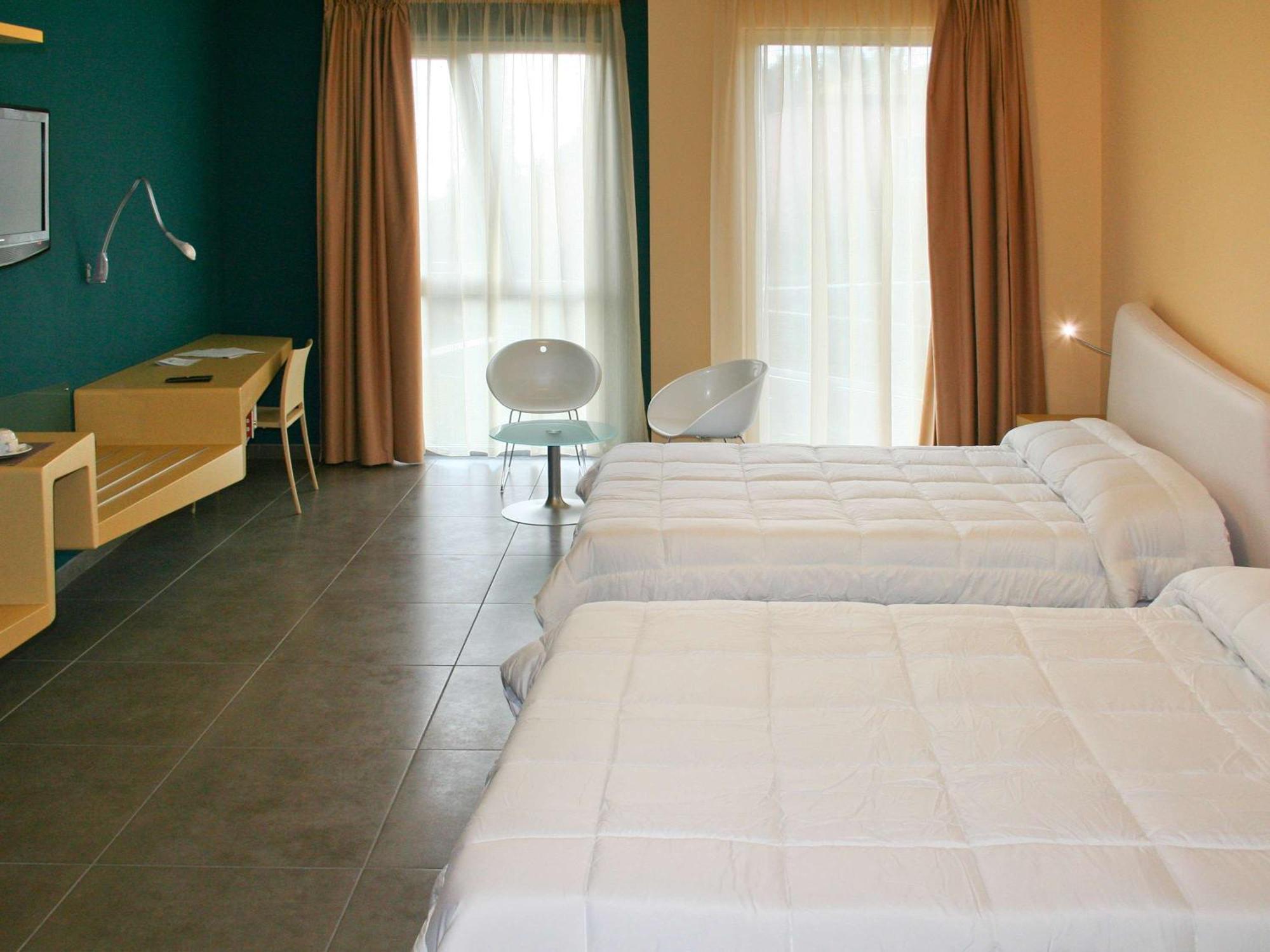 Отель Ibis Styles Catania Ачиреале Экстерьер фото