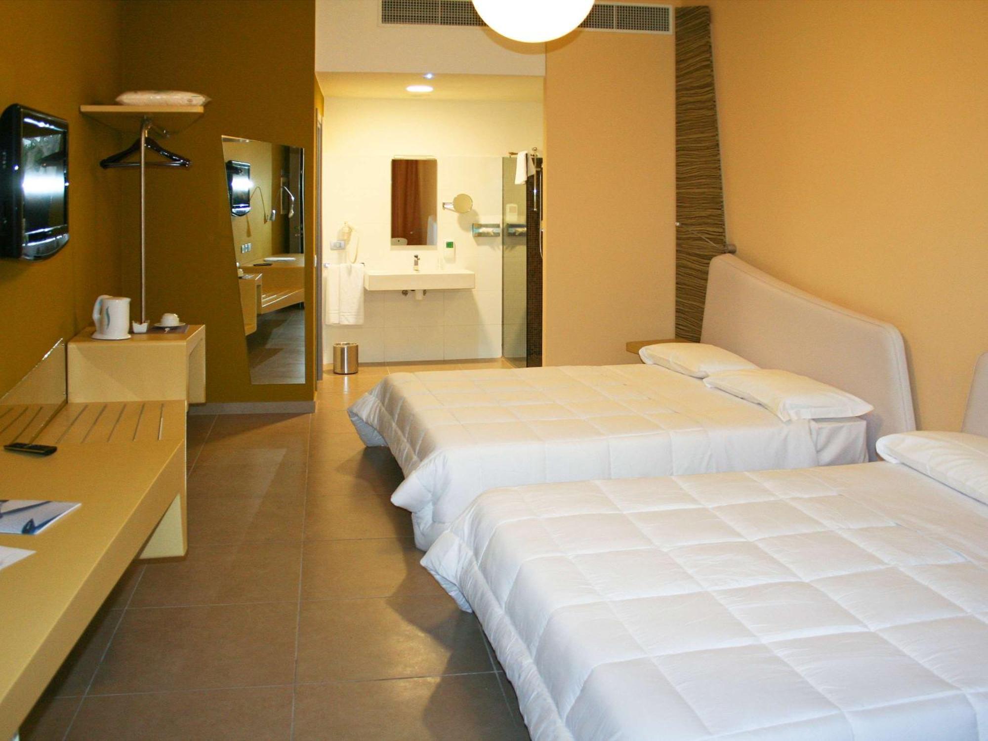 Отель Ibis Styles Catania Ачиреале Экстерьер фото