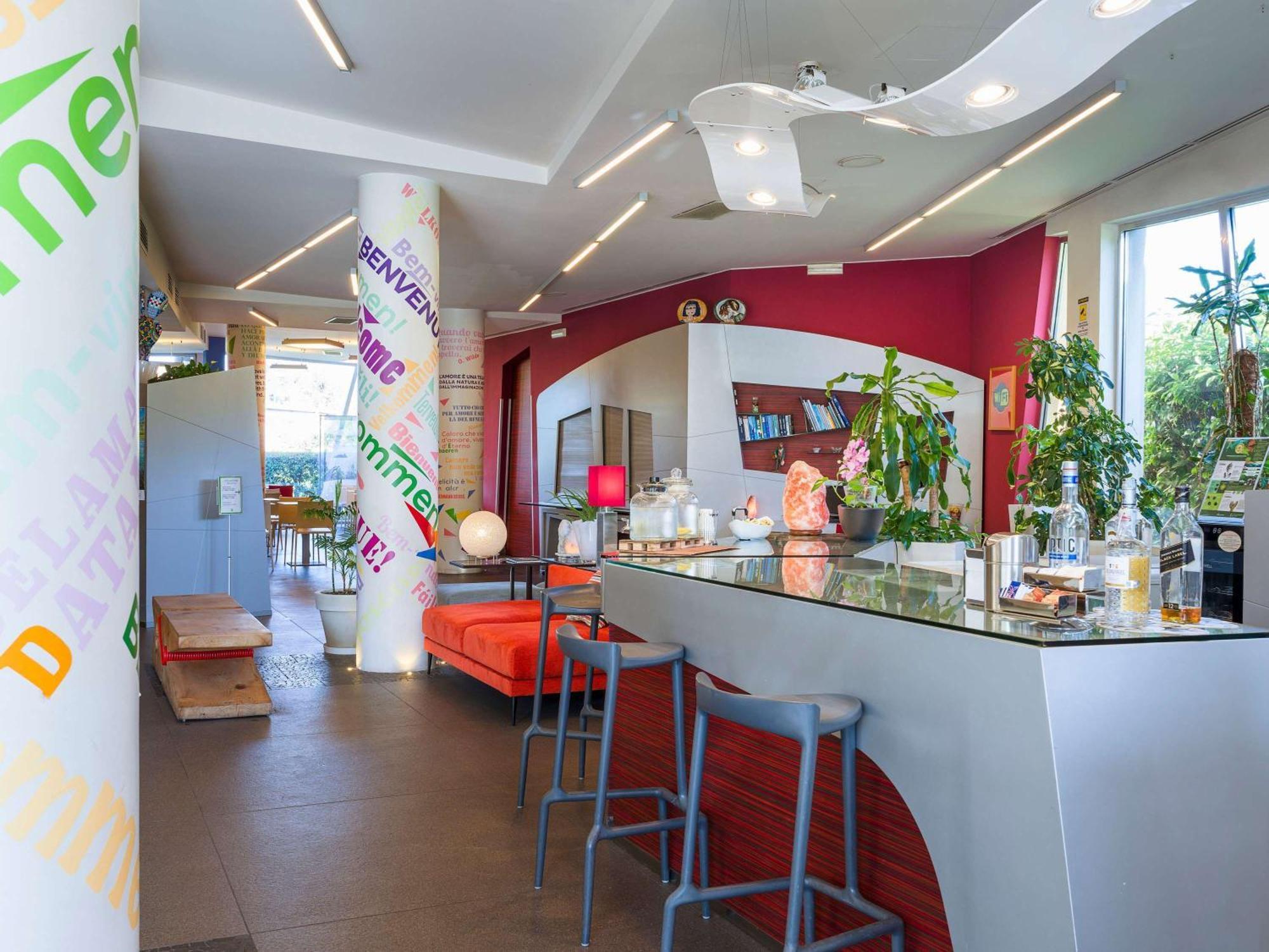 Отель Ibis Styles Catania Ачиреале Экстерьер фото