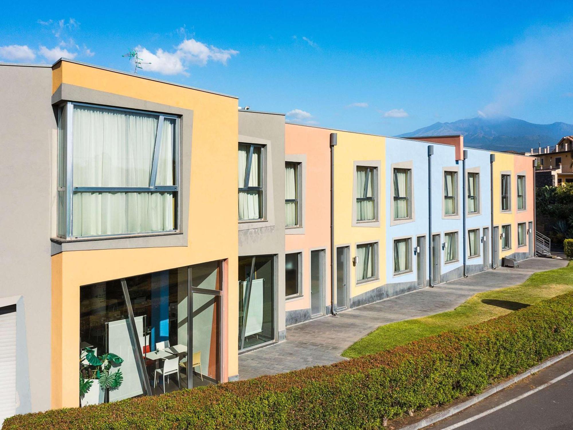 Отель Ibis Styles Catania Ачиреале Экстерьер фото