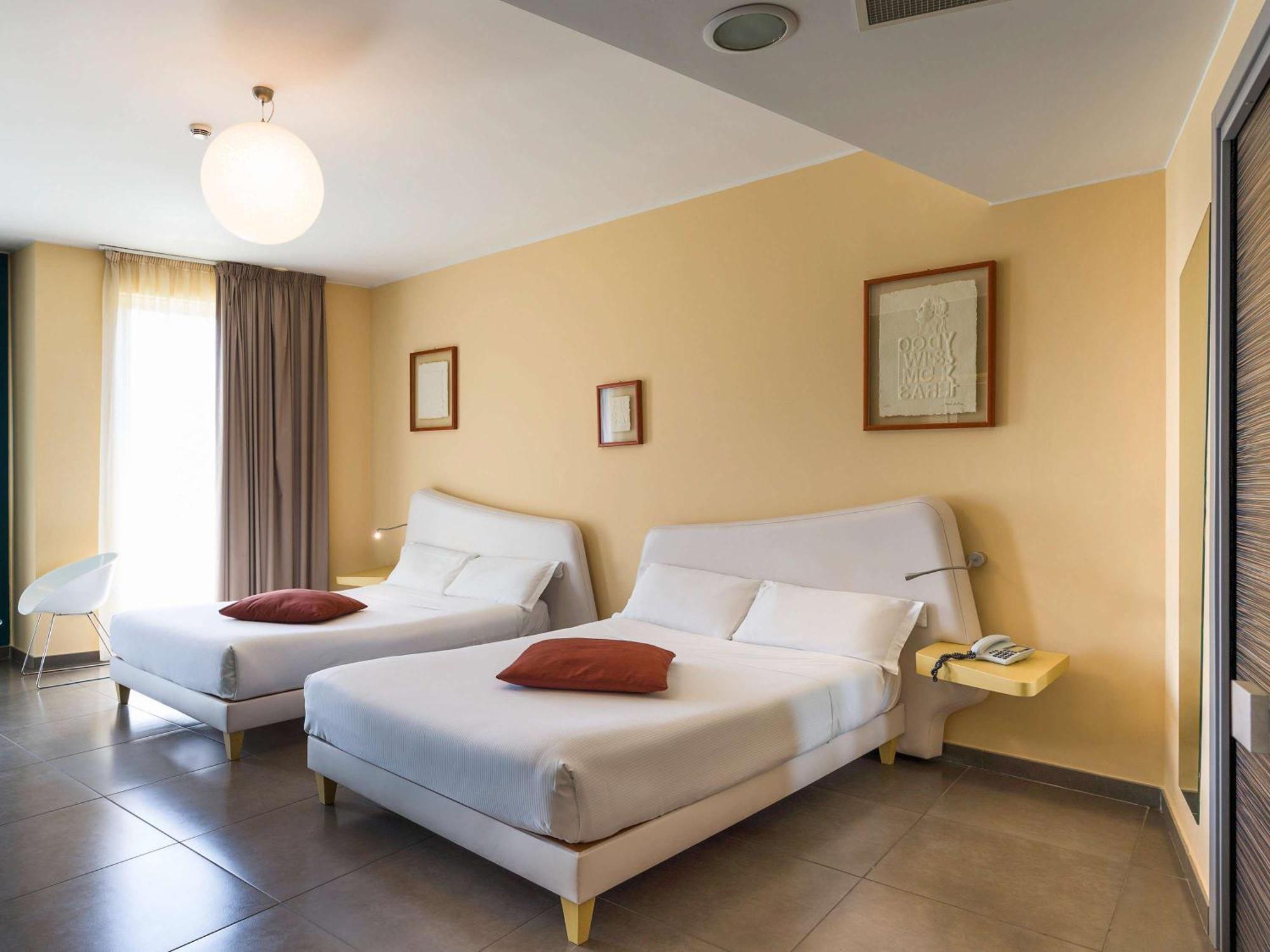 Отель Ibis Styles Catania Ачиреале Экстерьер фото