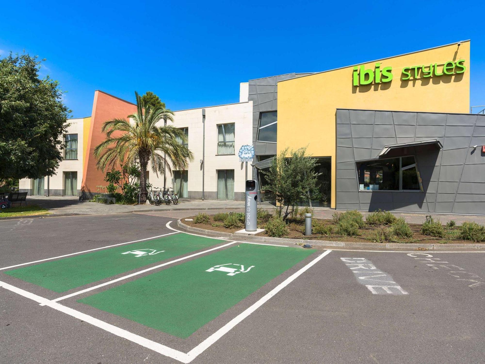 Отель Ibis Styles Catania Ачиреале Экстерьер фото