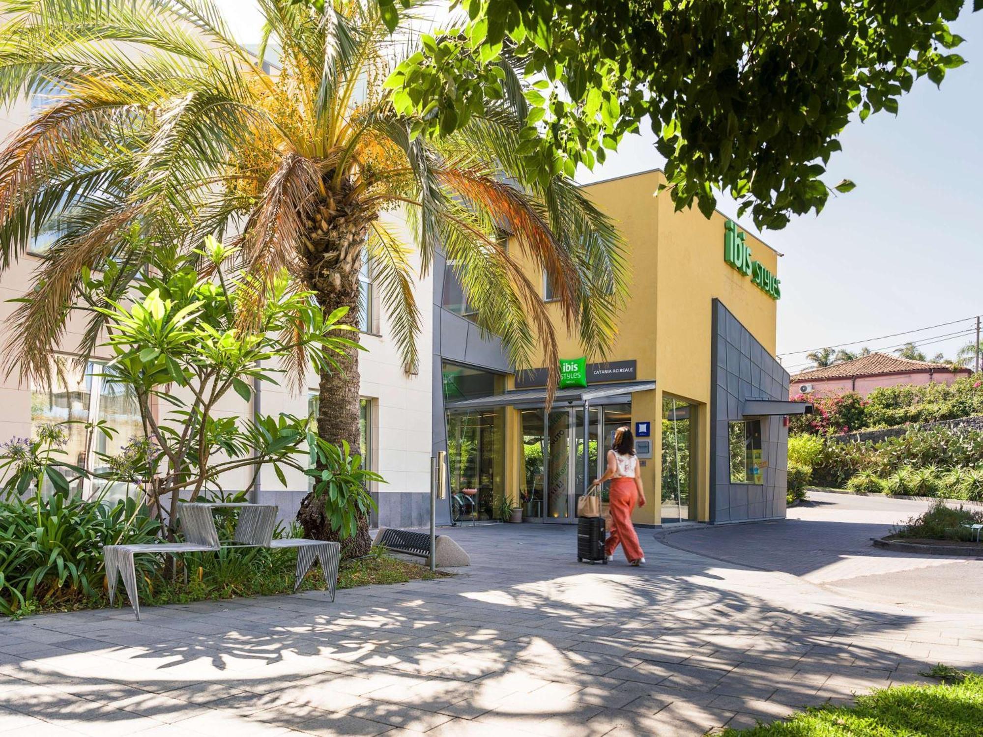 Отель Ibis Styles Catania Ачиреале Экстерьер фото