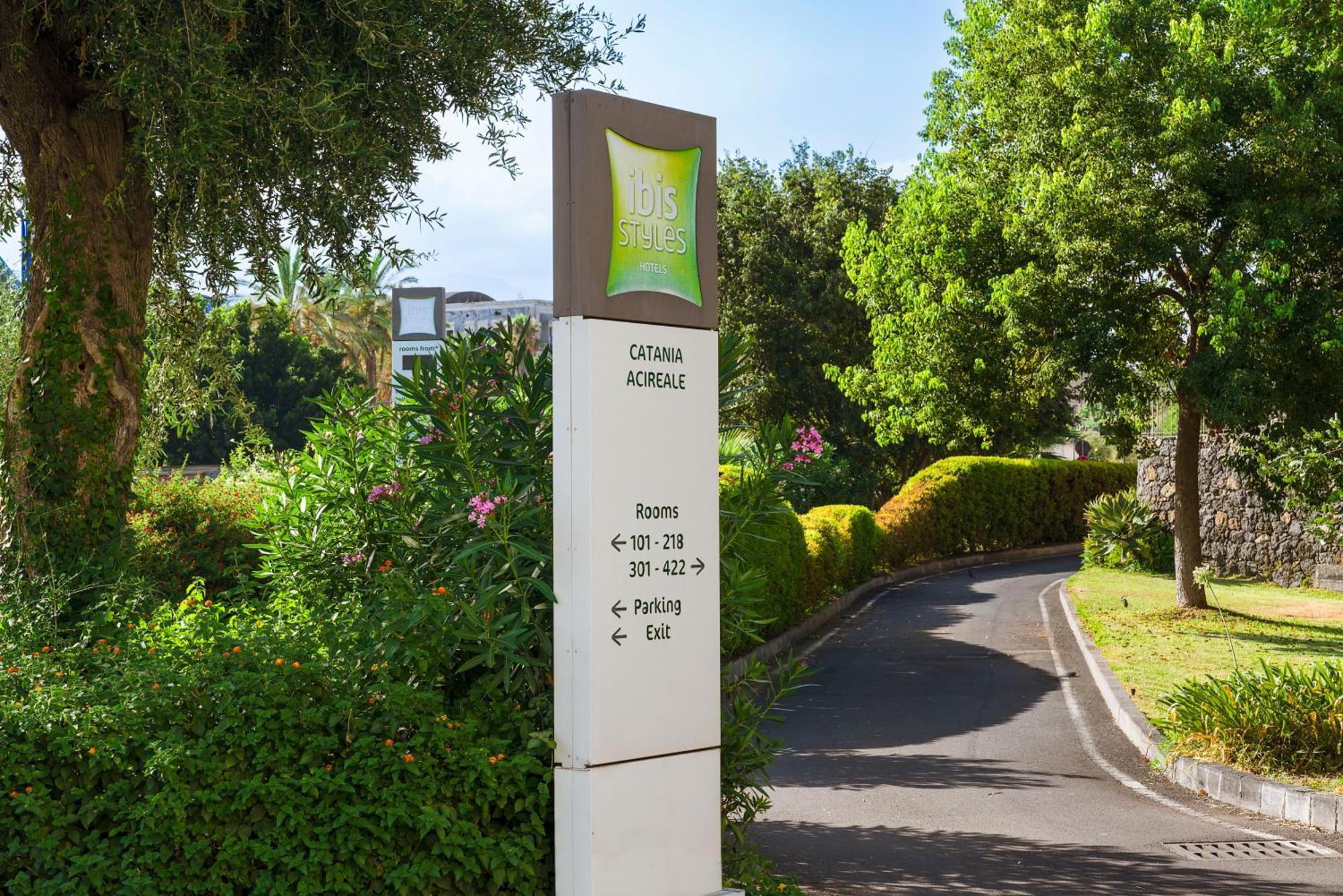 Отель Ibis Styles Catania Ачиреале Экстерьер фото