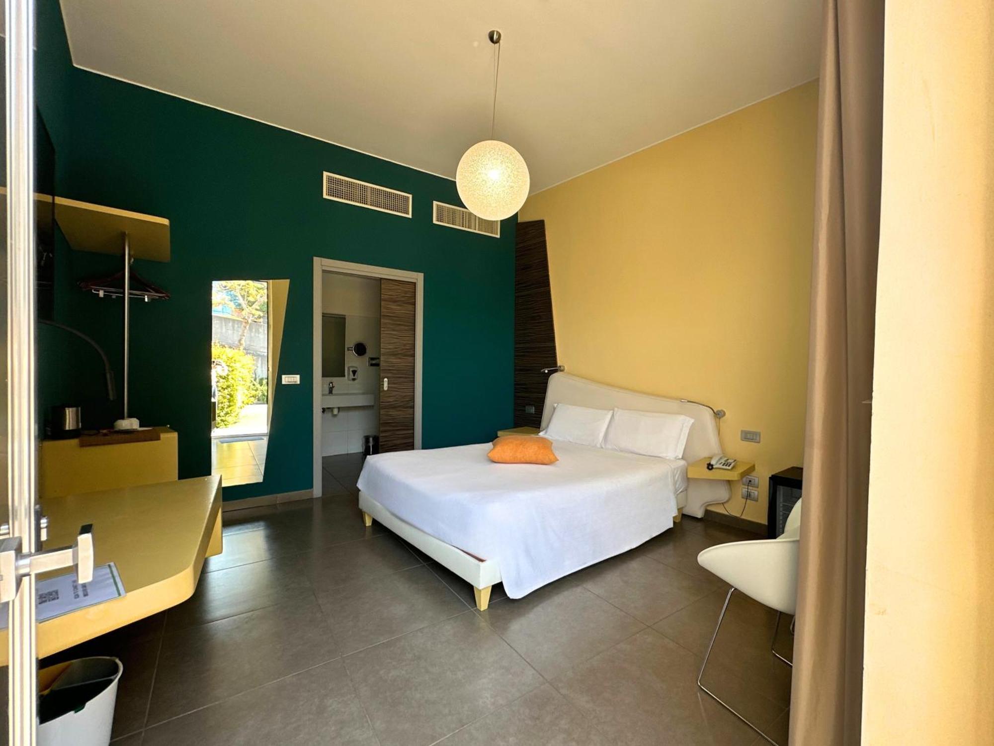 Отель Ibis Styles Catania Ачиреале Экстерьер фото