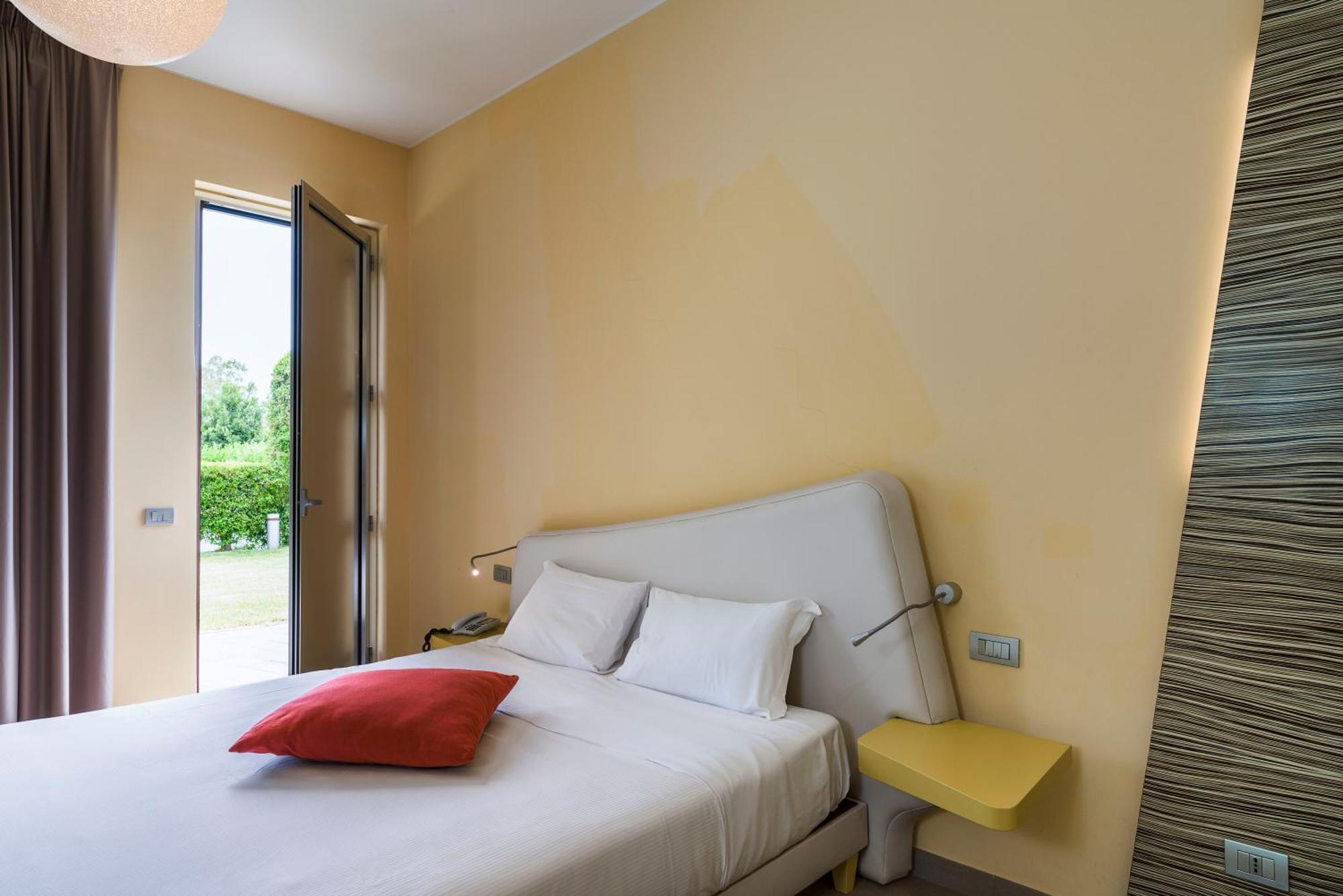 Отель Ibis Styles Catania Ачиреале Экстерьер фото