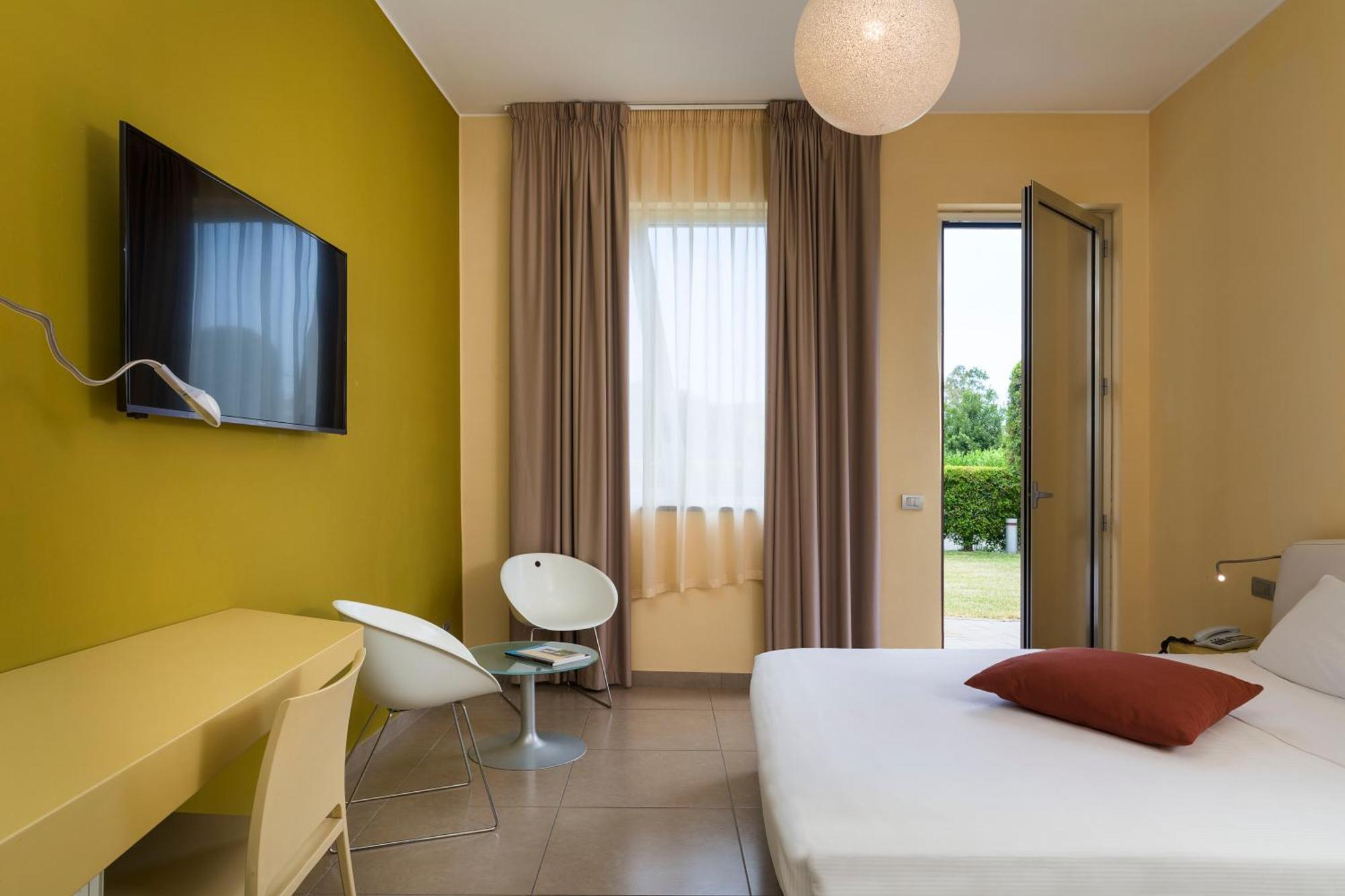 Отель Ibis Styles Catania Ачиреале Экстерьер фото